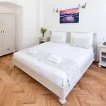 Barbo Palace And Apartamento