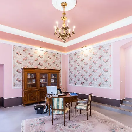 Barbo Palace And Appartement