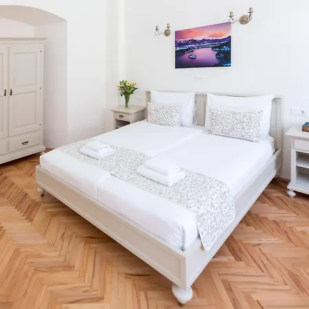 Barbo Palace And Appartement