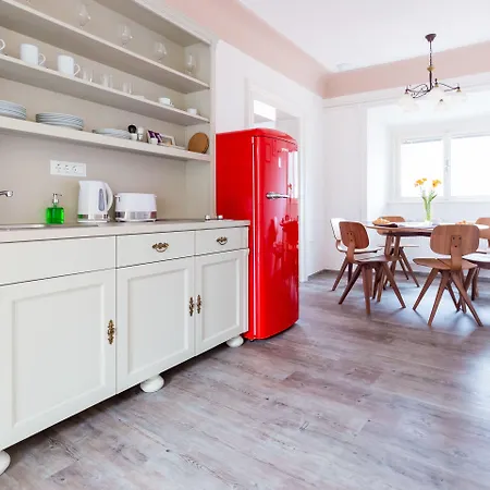 아파트 Barbo Palace And *