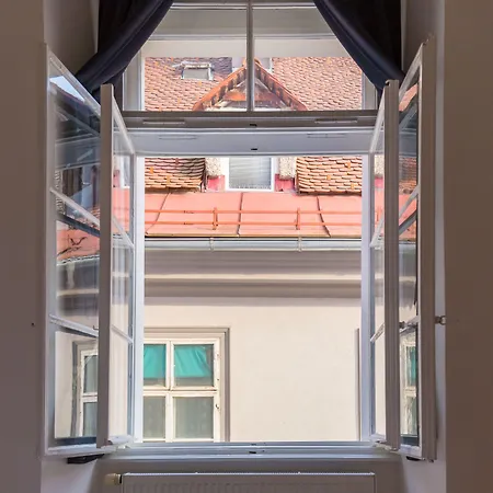 Barbo Palace And Appartement