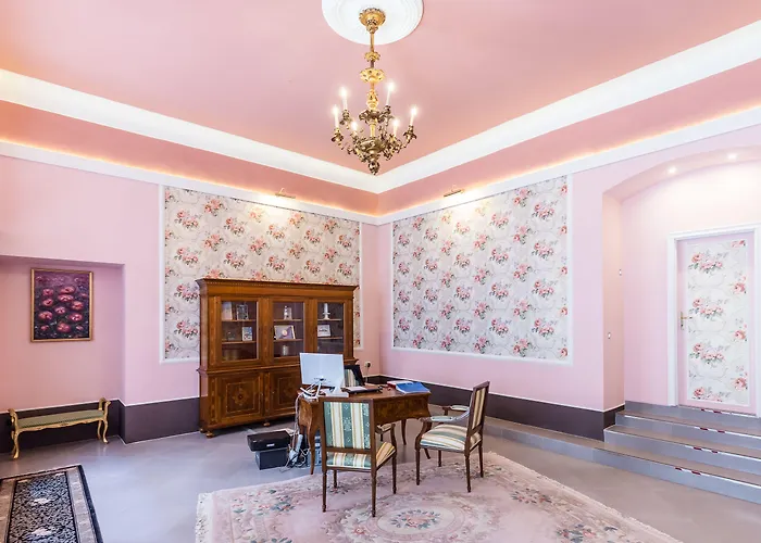 Barbo Palace And Appartement