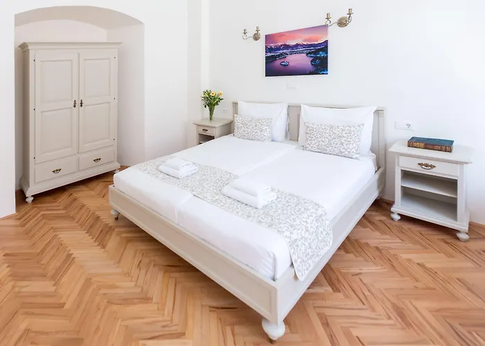 Barbo Palace And Appartement