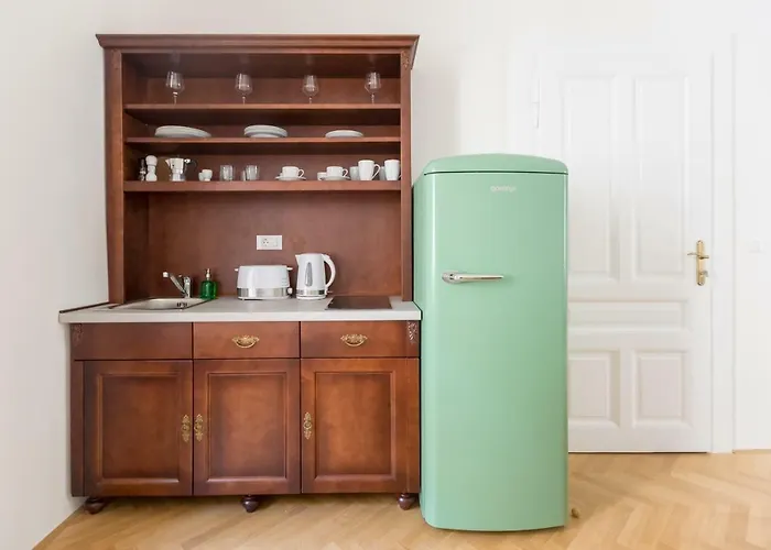 Barbo Palace And 아파트 *