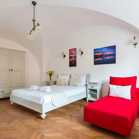 Barbo Palace And Apartment *