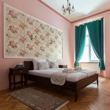 Barbo Palace And Apartment