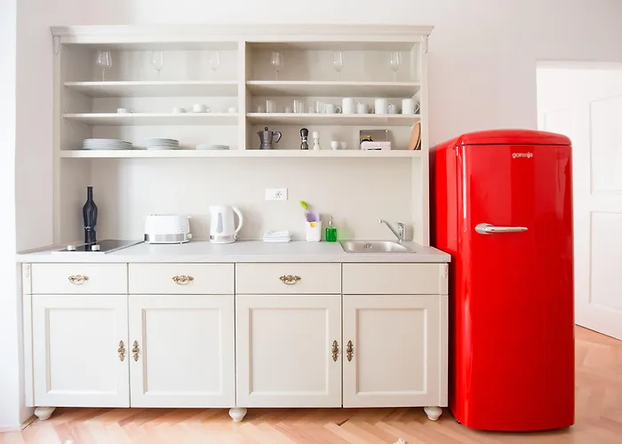 Barbo Palace And アパート